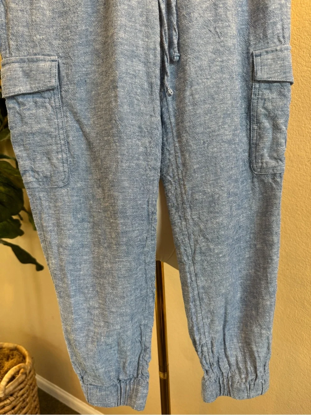 Banana Republic Women’s Cropped Linen Jogger Pants Size XS Blue Chambray Cargo